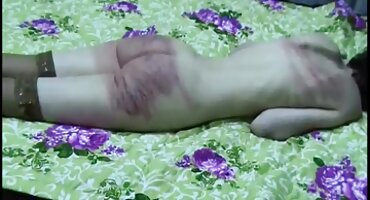 বোনের বন্ধু ভাইকে রসালো দিয়ে চোদাচুদিতে প্রলুব্ধ করে। সেক্সি ভিডিও বিএফ